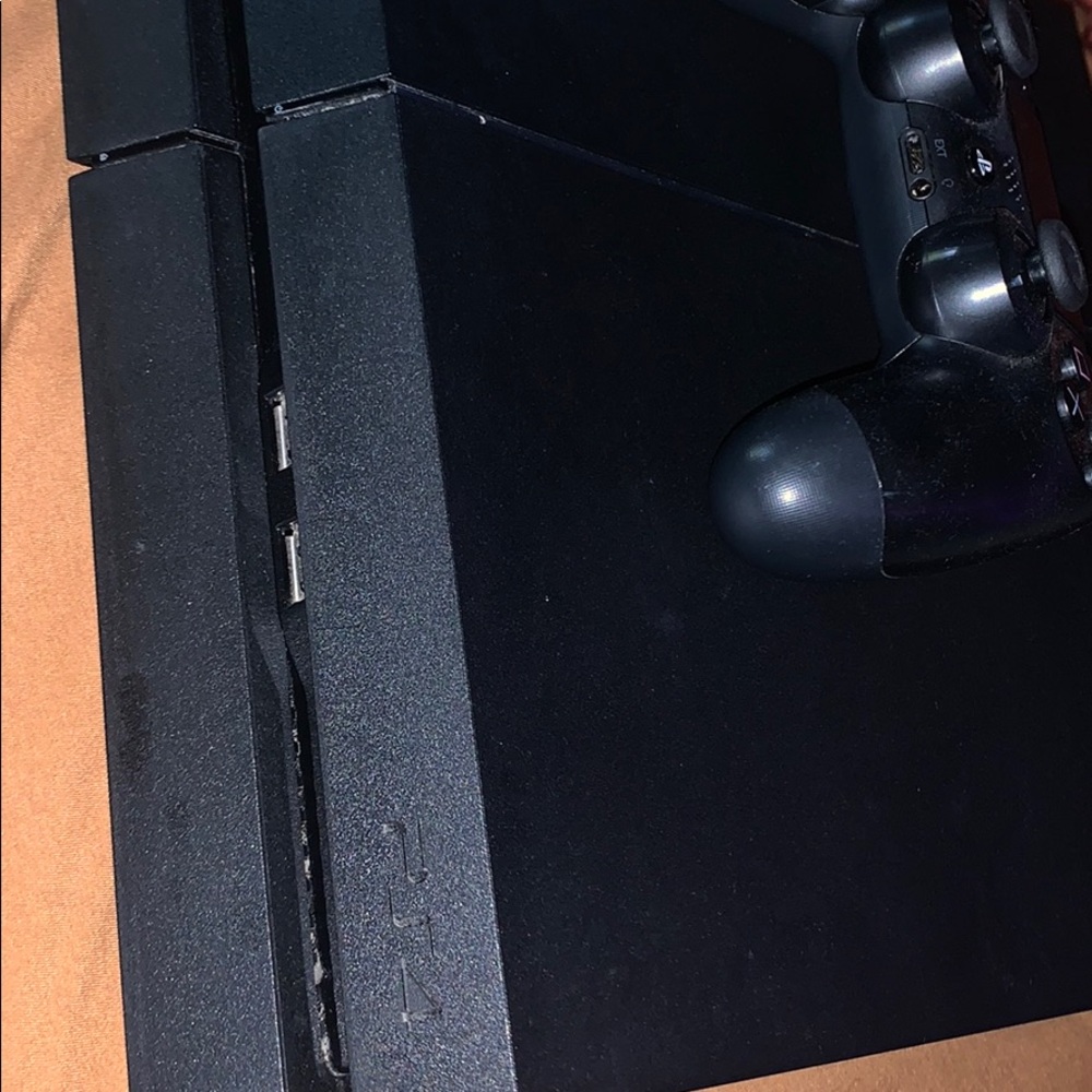 Ps4 and controller - Picture 4 of 4
